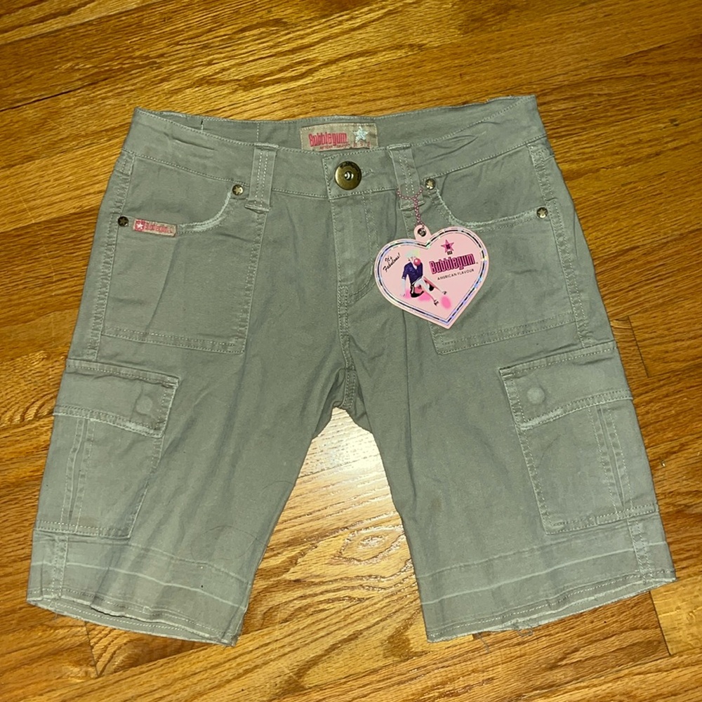 NEW WITH TAGS BUBBLEGUM 90s Y2K CARGO SHORTS